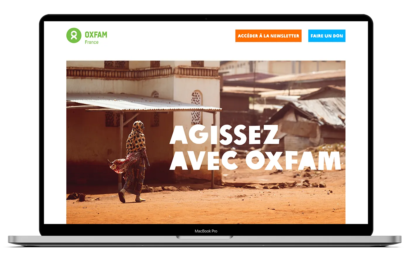 Maquette de site web affichée sur un MacBook Pro