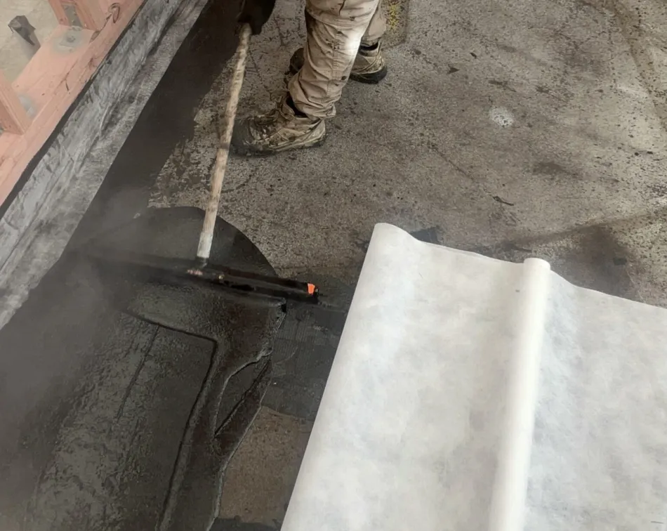 Monolithic Bitumen membranes (e.g. hot rubber, Built-up-roofing, Coal tar pitch)