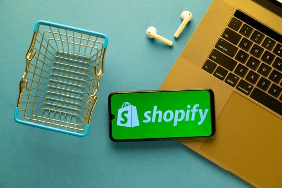 Shopify Plus vs Standard Shopify – Choosing the Right B2B Ecommerce Platform