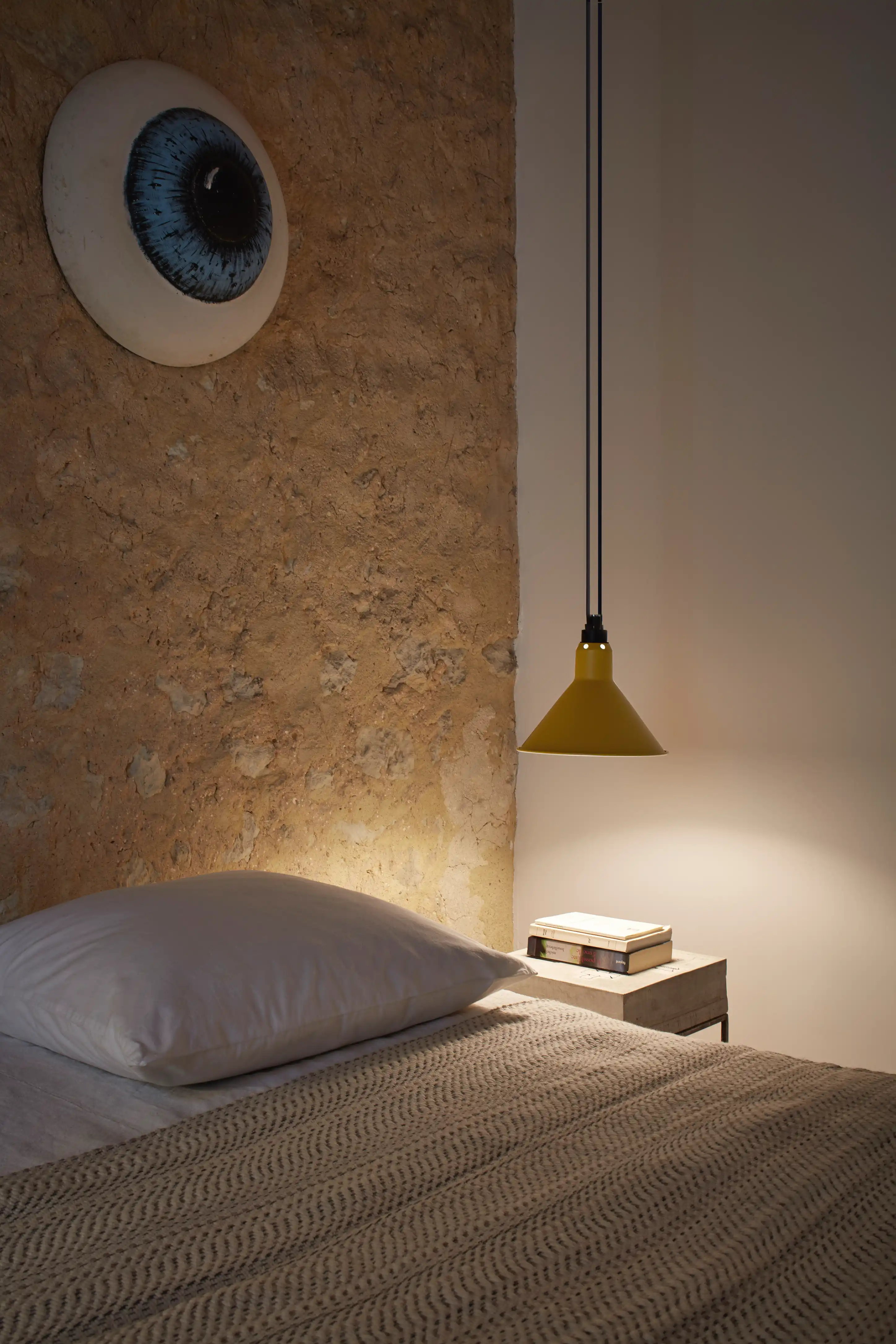 Stimmungsvolles Licht für Ihren Nachttisch. Jetzt zeitlose Lösungen in Baden-Baden bei Candela finden.