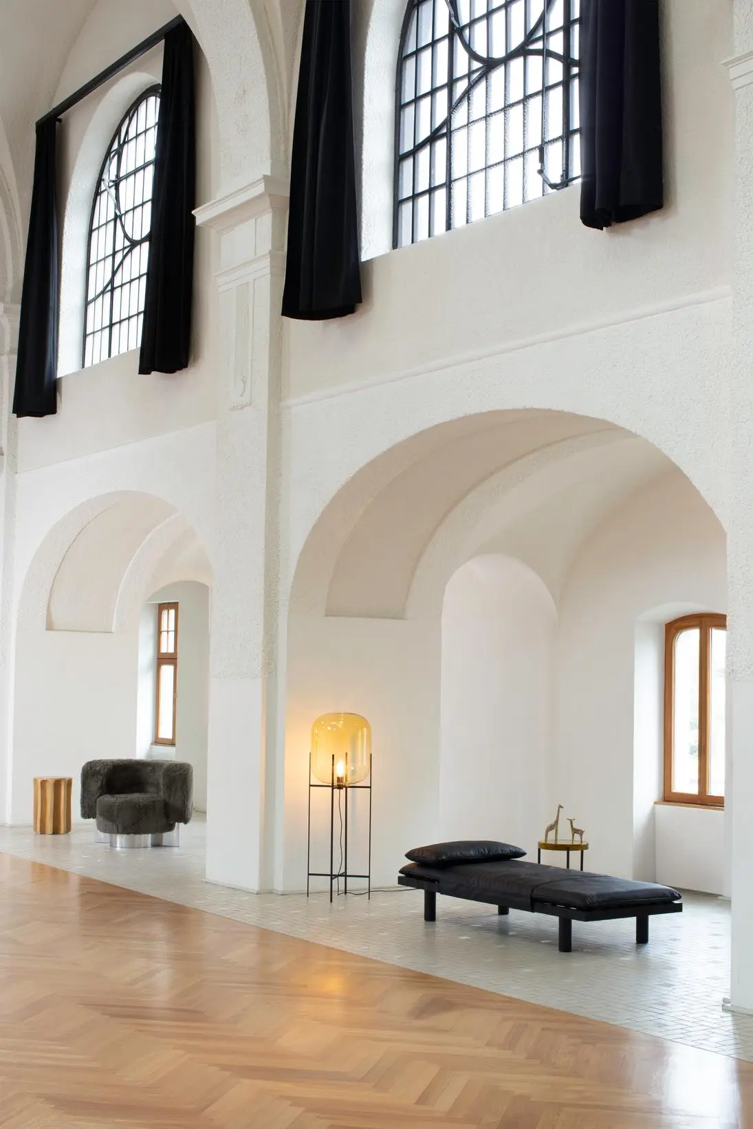 Pulpo Oda Stehleuchte in verschiedenen Gläsern.
