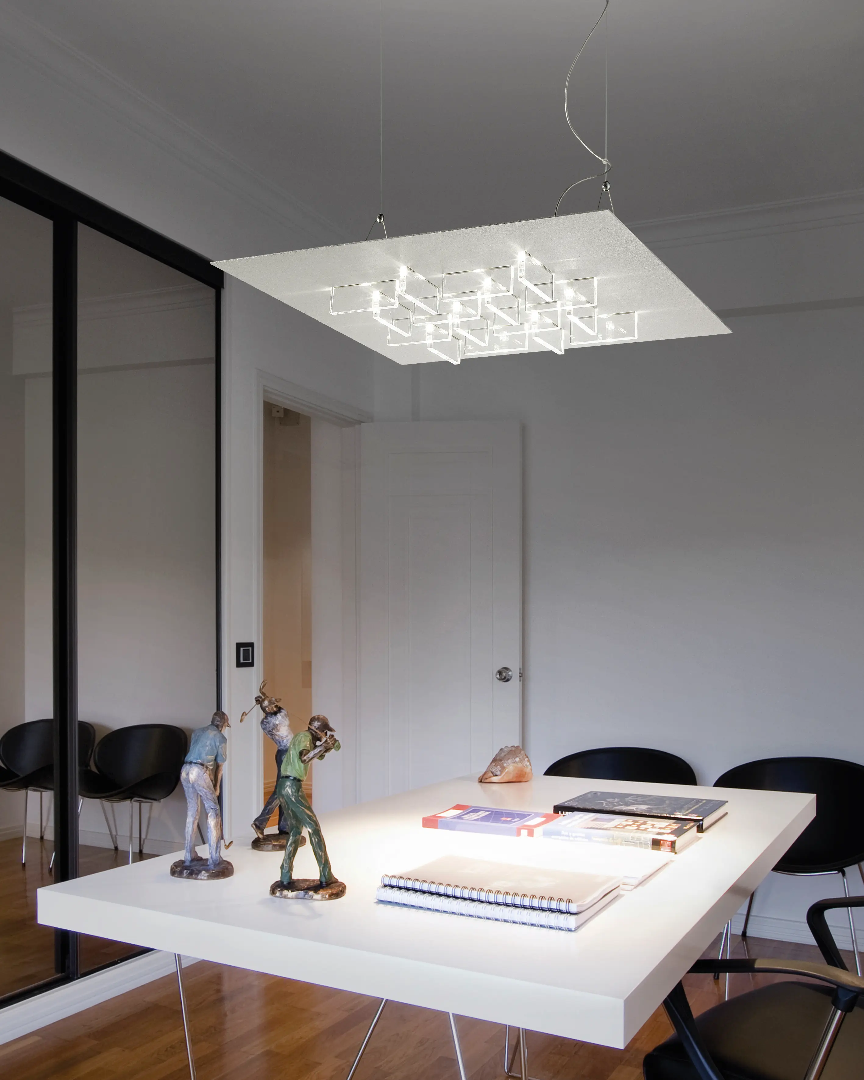 Deckenleuchten für Ihr Gewerbe. Jetzt beraten lassen bei Candela, Ihrem Premium-Einrichtungshaus in Baden-Baden.