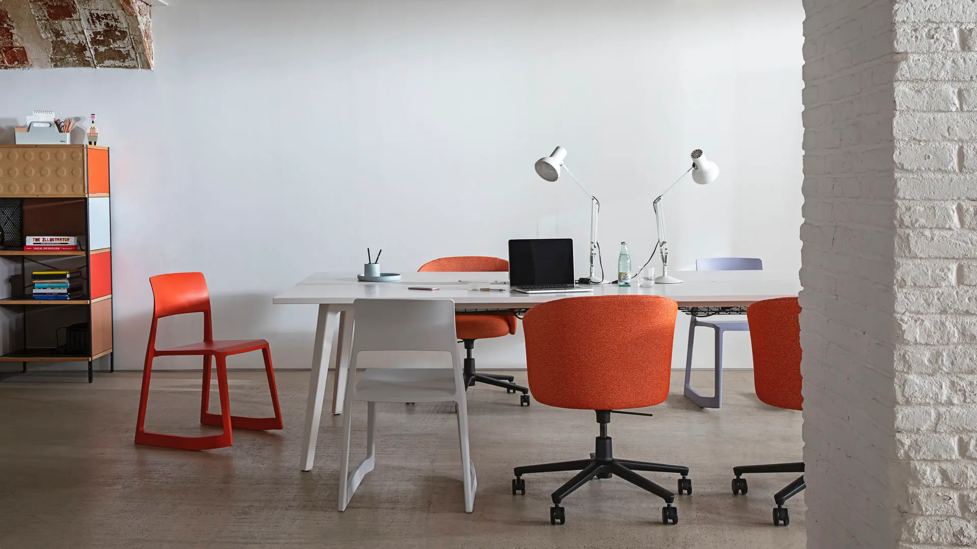 Vitra Stühle für Ihr Zuhause oder Office. Jetzt beraten lassen, bei Ihrem Vitra Partner in Baden-Baden.