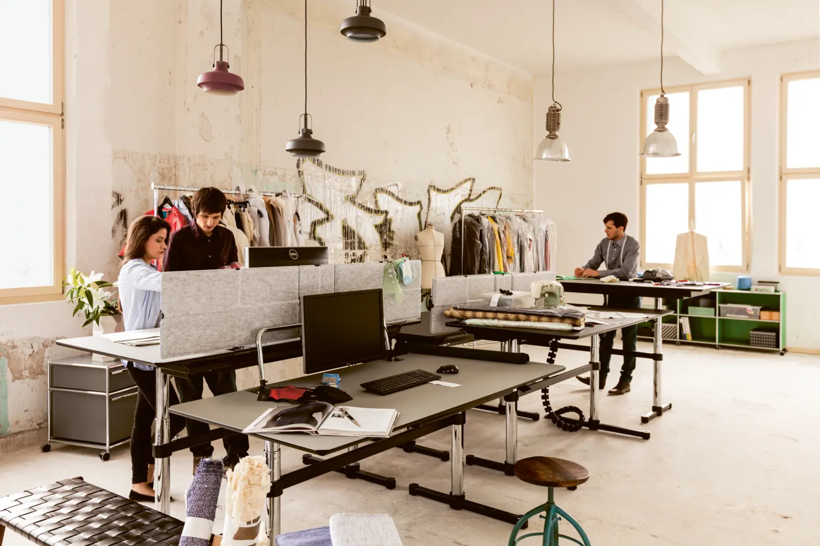 USM Kitos M und Kitos E Schreibtisch. Jetzt bestellen bei Candela Ihrem USM Partner in Baden-Baden.