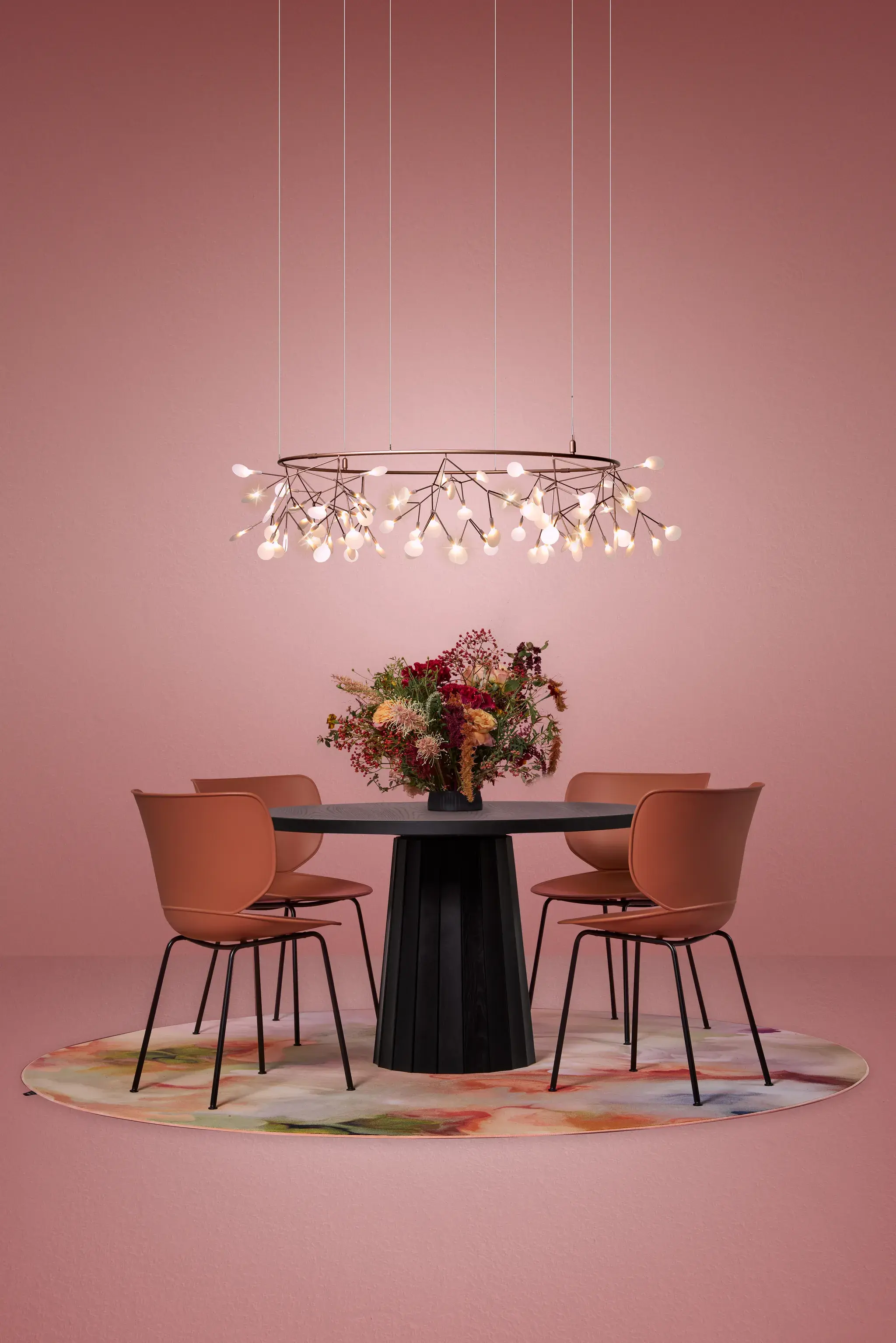 Moooi Floral Frolic Deckenleuchte für Schlaf- und Esszimmer. Jetzt in unterschiedlichen Farben verfügbar, im Einrichtungshaus Candela in Baden-Baden.