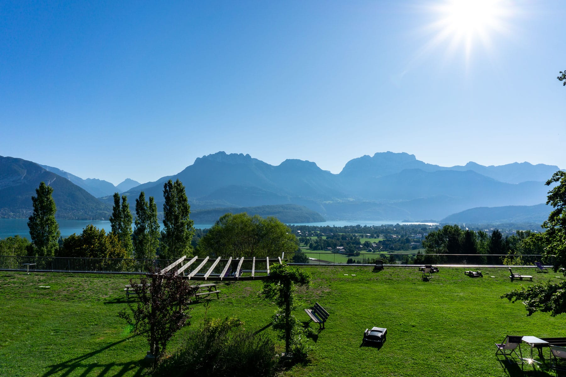 Journée de cohésion Le Sphinx à Annecy : team building, détente et vue imprenable sur le lac