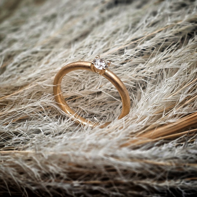 Verlobungsring in Roségold mit Brillant