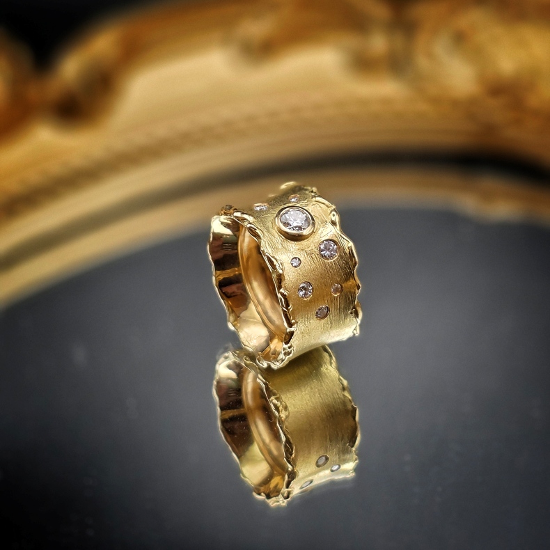 Ring aus Kundengold mit Brillanten
