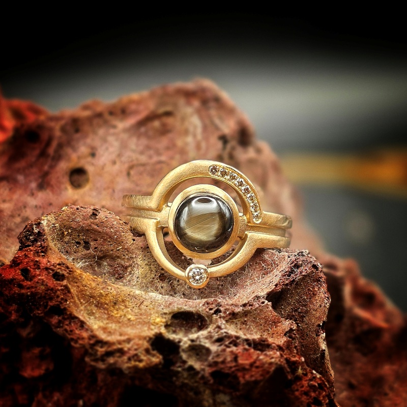 Ring in Roségold  mit Sternsaphir und Brillanten