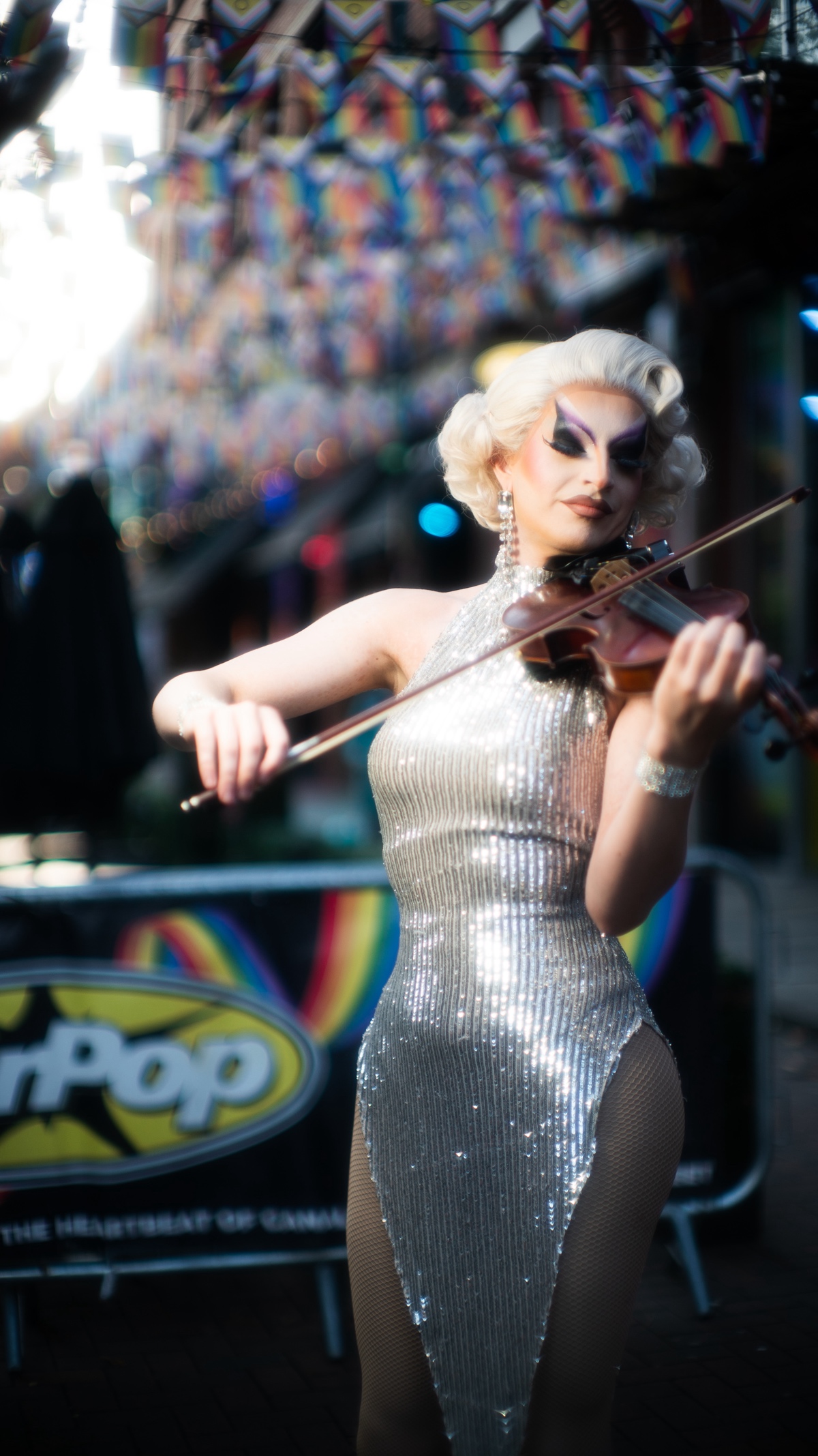 A person playing a violinAI-generated content may be incorrect.