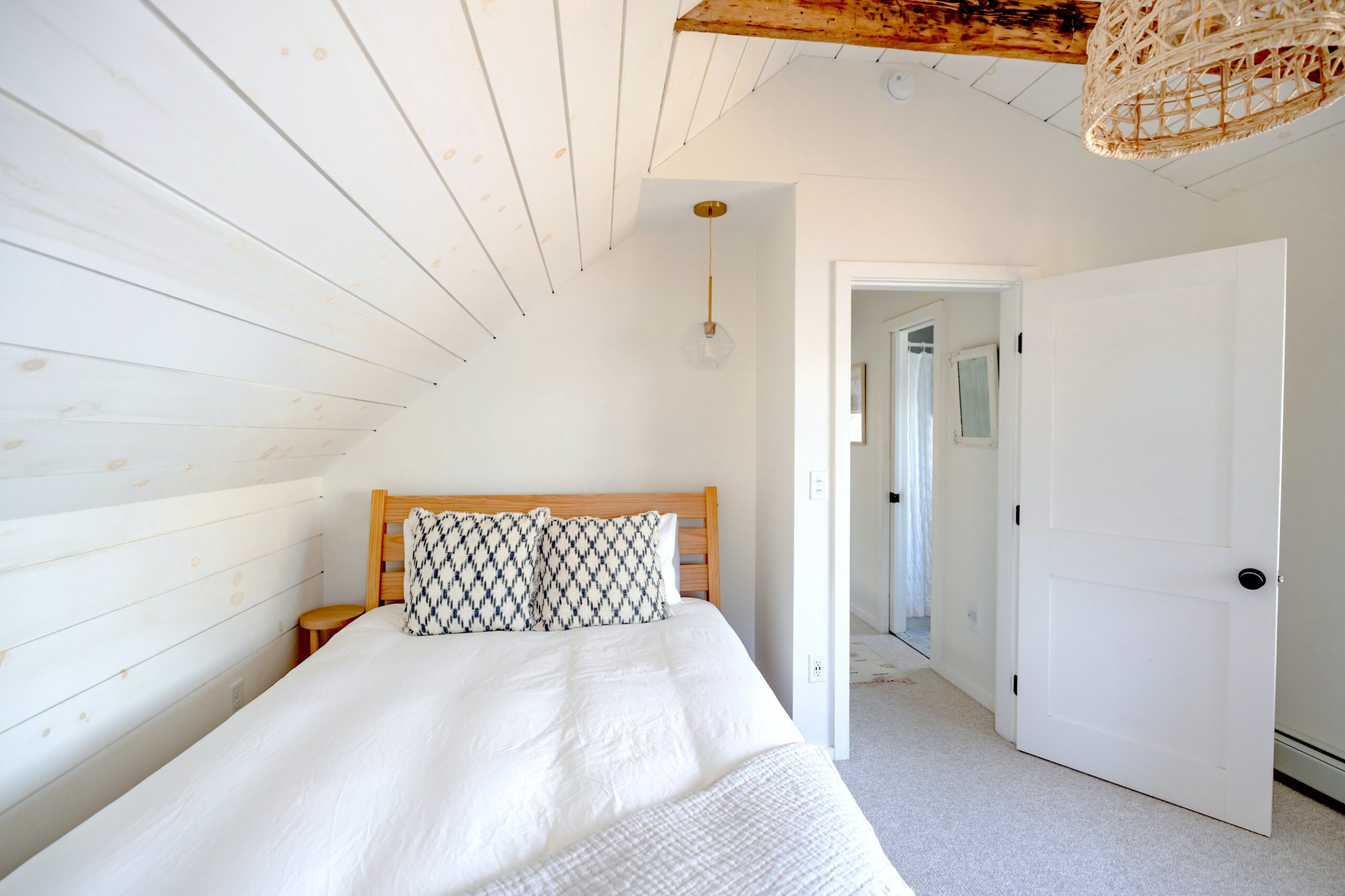 How to start an Airbnb Business With Just $100?