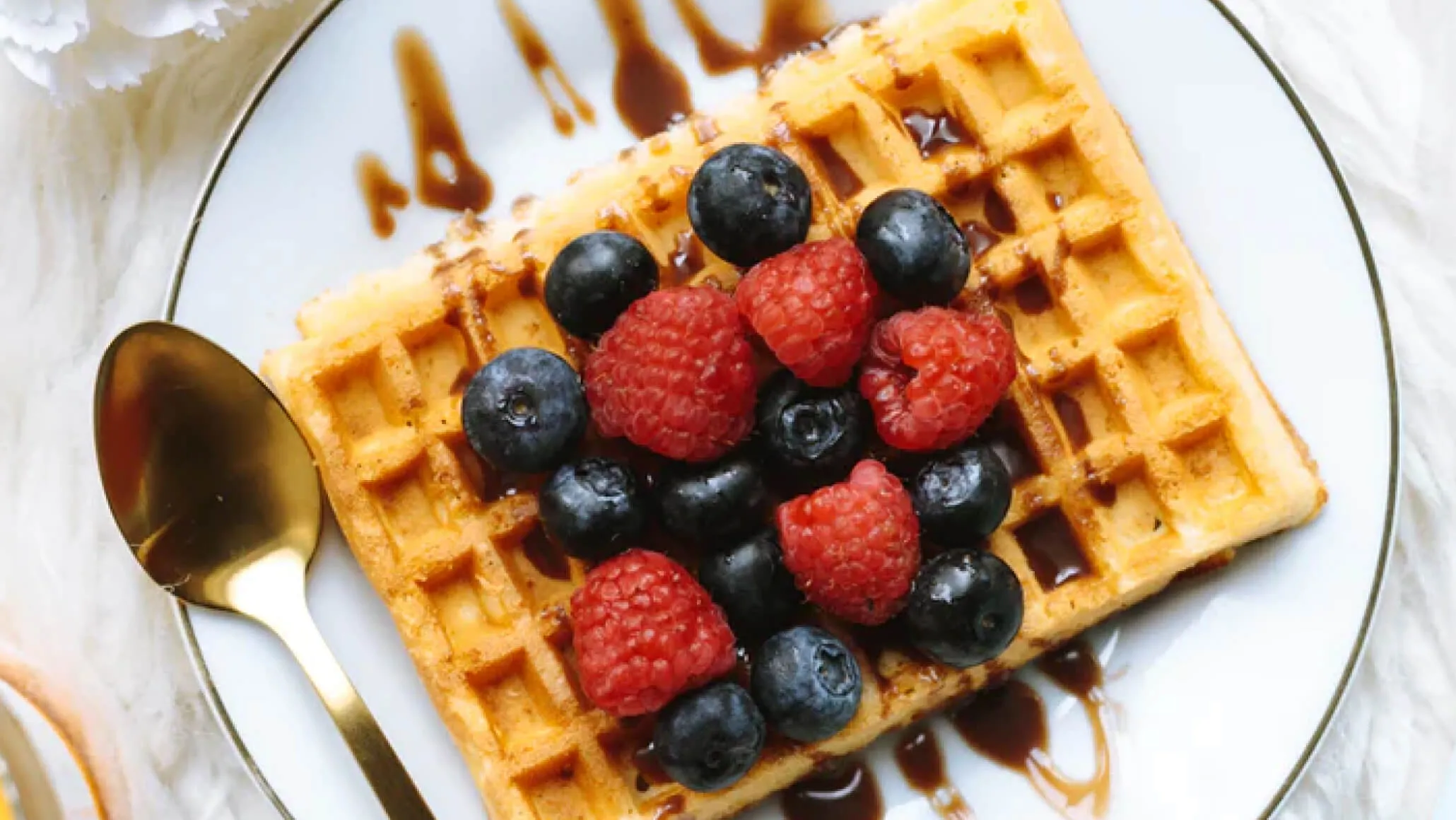 Waffle with berries