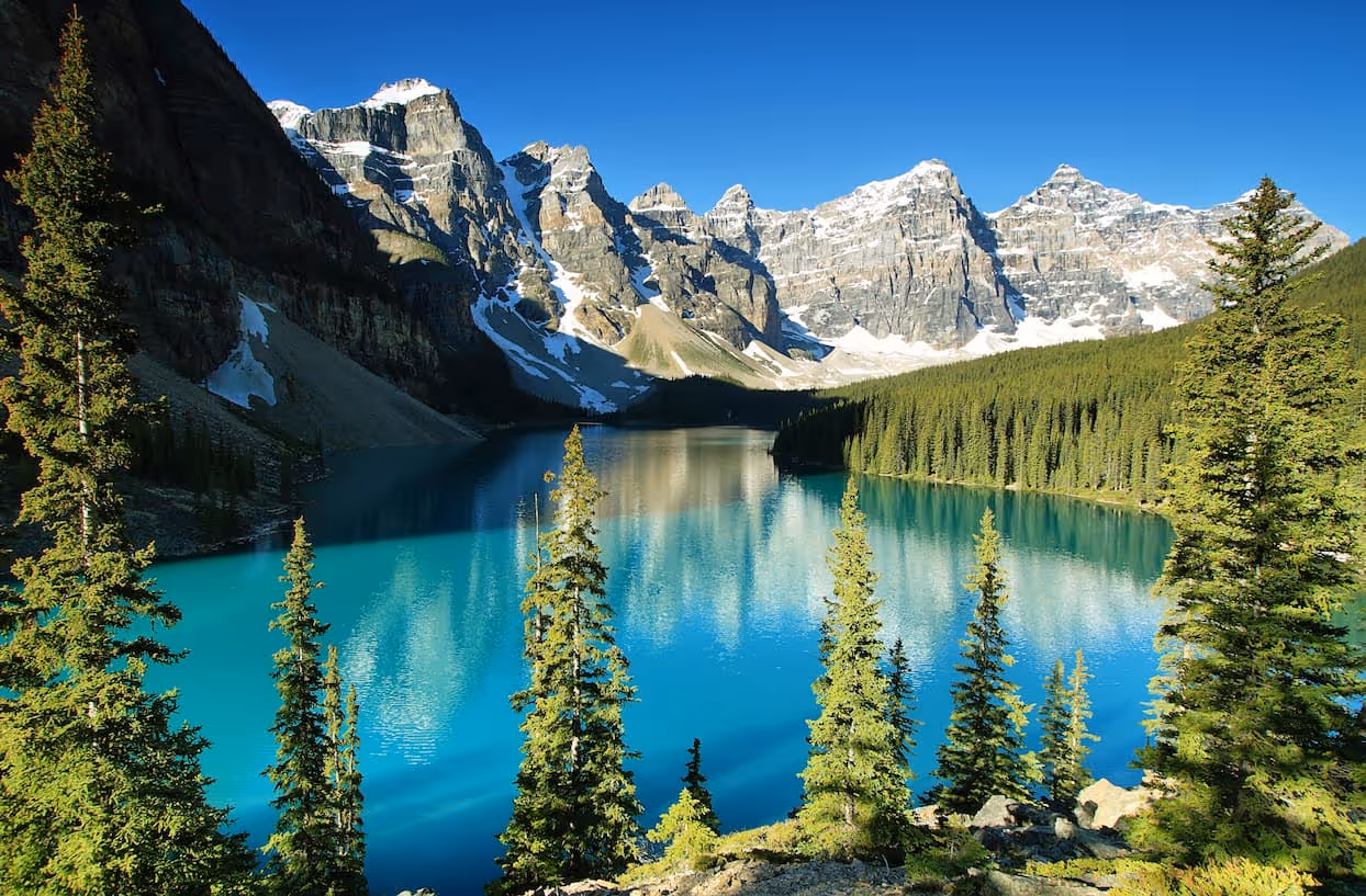 Banff National Park: Iconic mountain landscapes, popular for hiking, skiing, and wildlife.‍