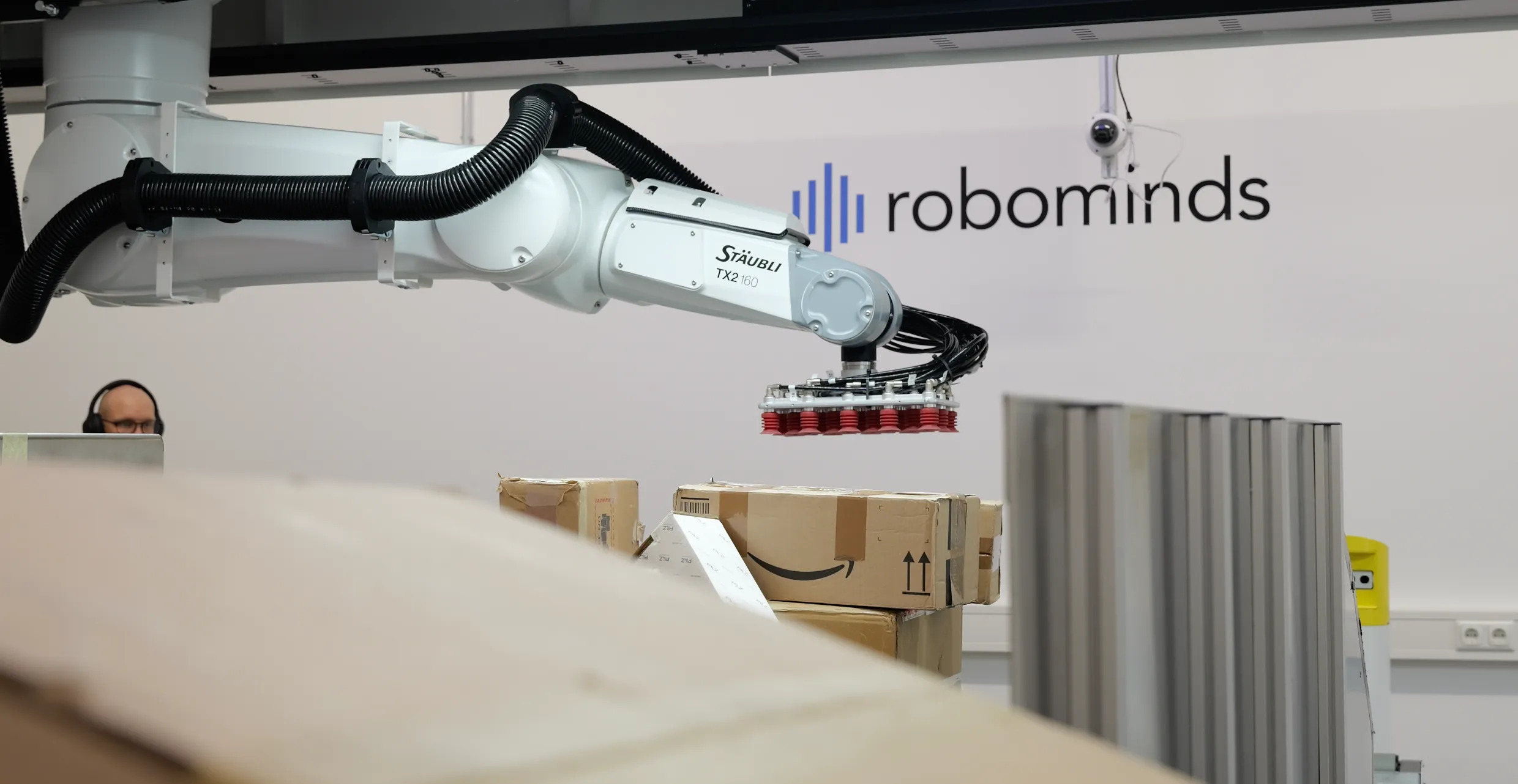 robo.lab mit Roboterarm beim robominds:open 2026