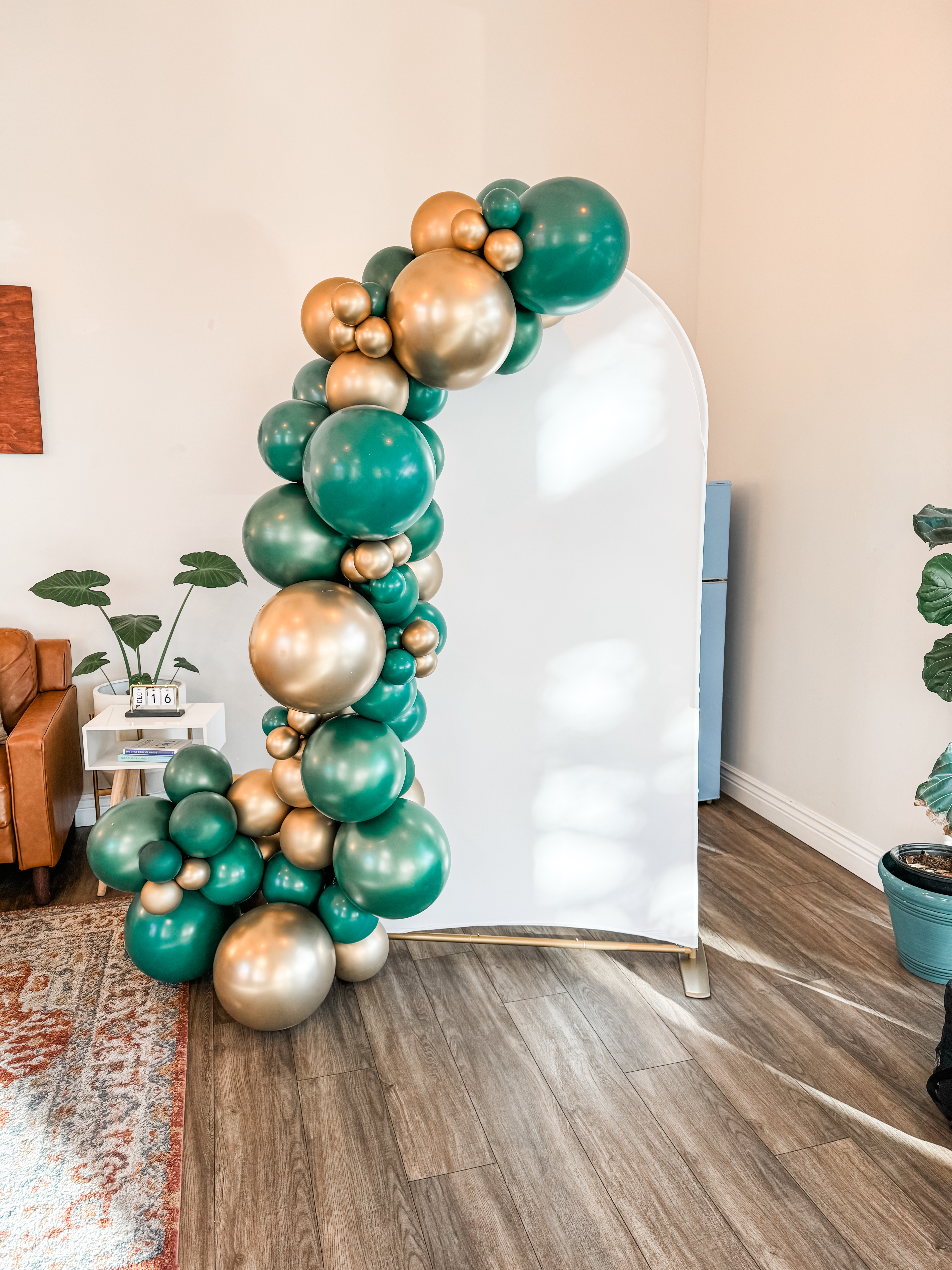 green and gold backdrop for Pleasanton event planning