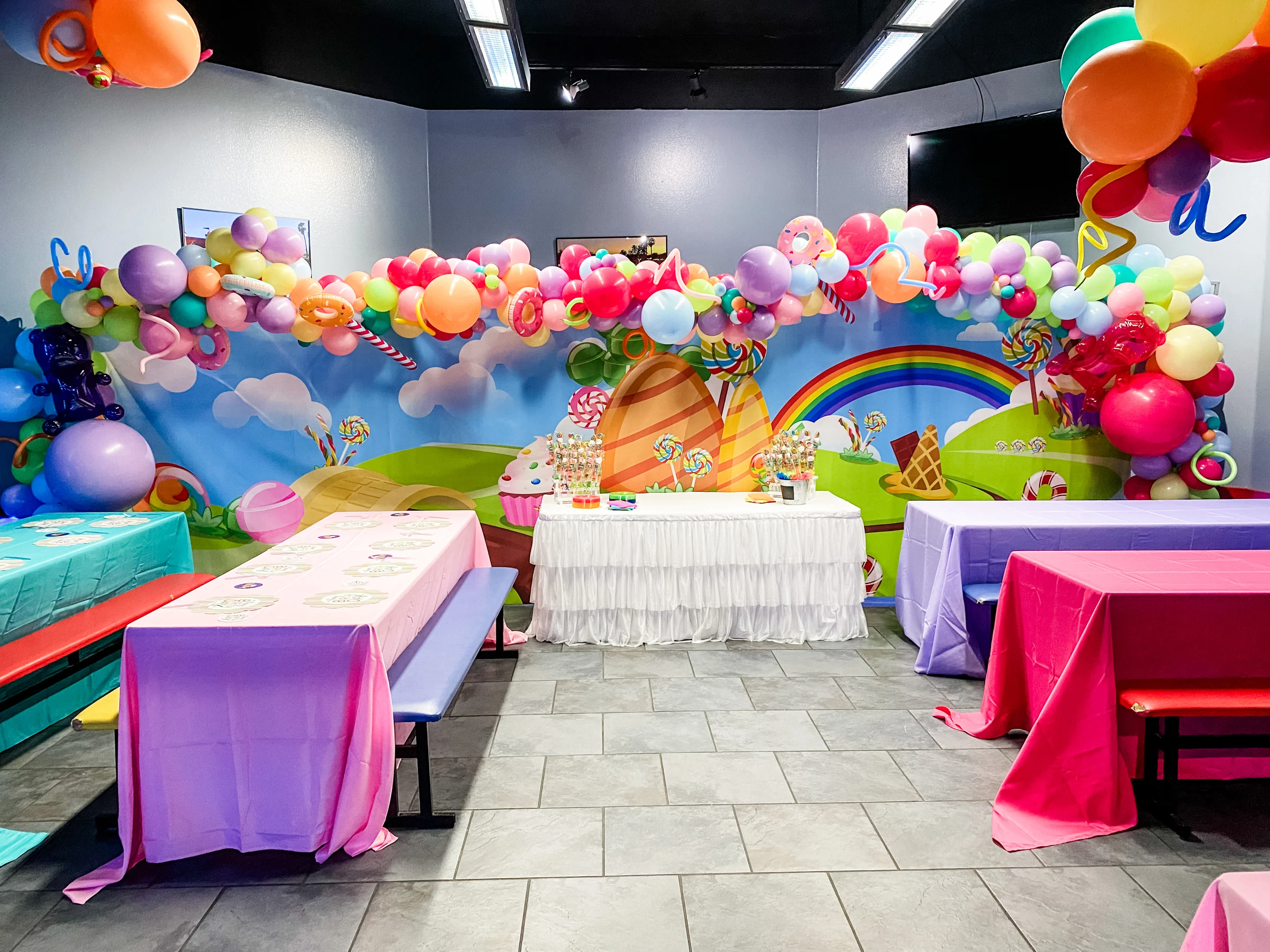 Candy-colored room installation by Poptastic Parties