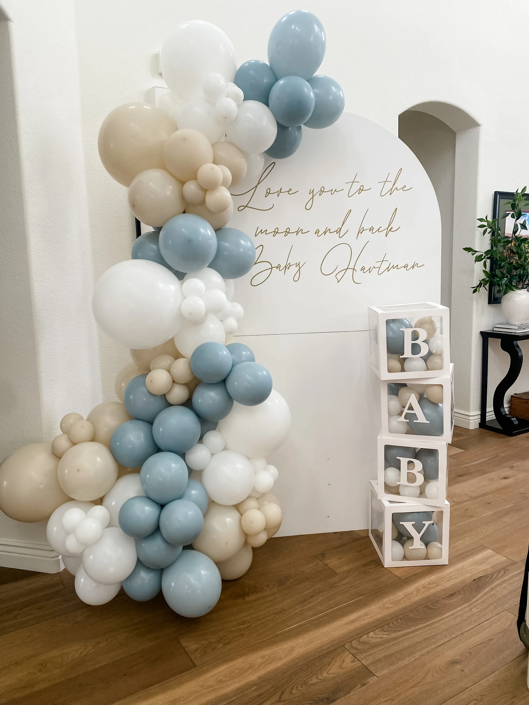 Blue and white teddy-bear backdrop by Poptastic Parties