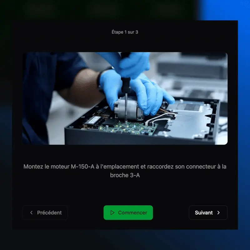 GIF de l’application CLIP affichant une instruction de montage : un opérateur avec des gants bleus installe le moteur M-150-A dans son emplacement et raccorde le connecteur à la broche 3-A.