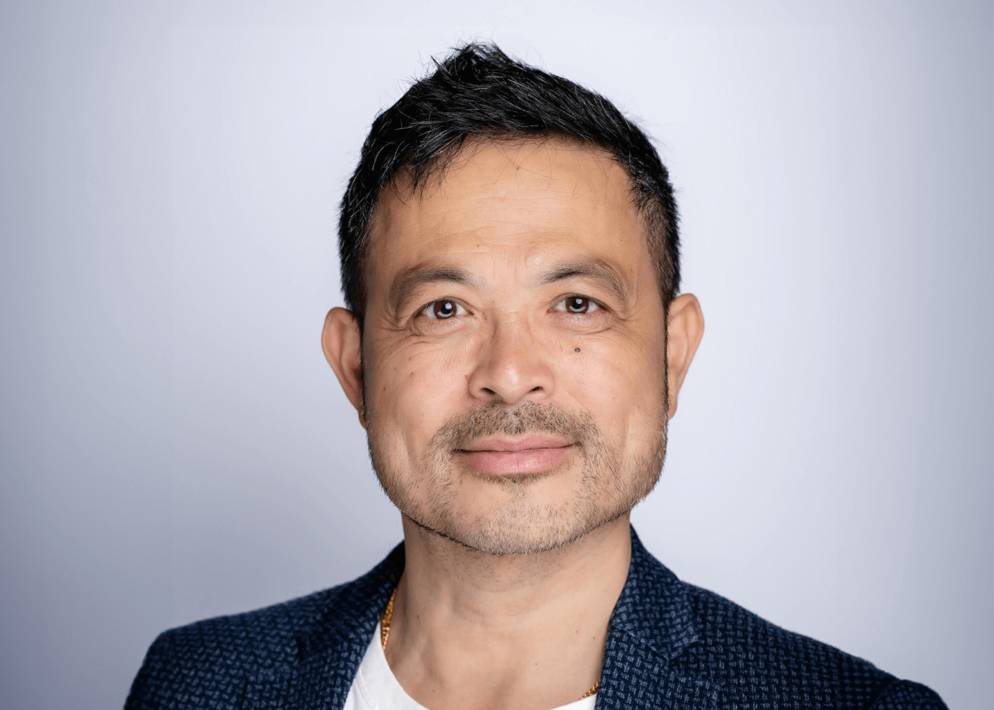 Photo-of-Hung-Lee-headshot