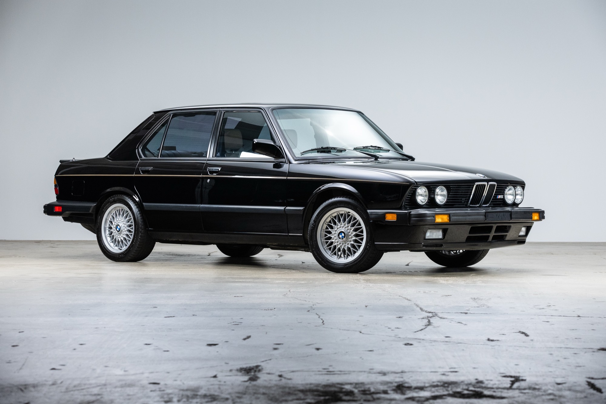 1988 BMW E28 M5