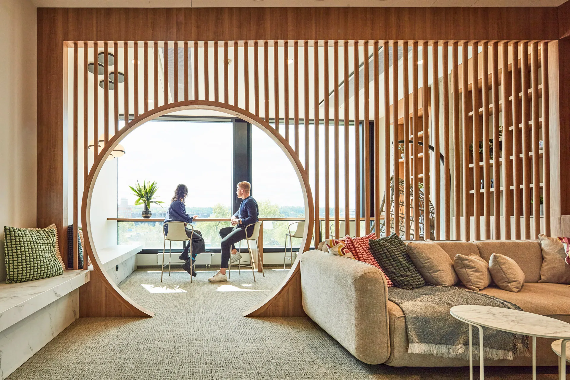 Moderní kancelář s designovým nábytkem - DT-Expert
