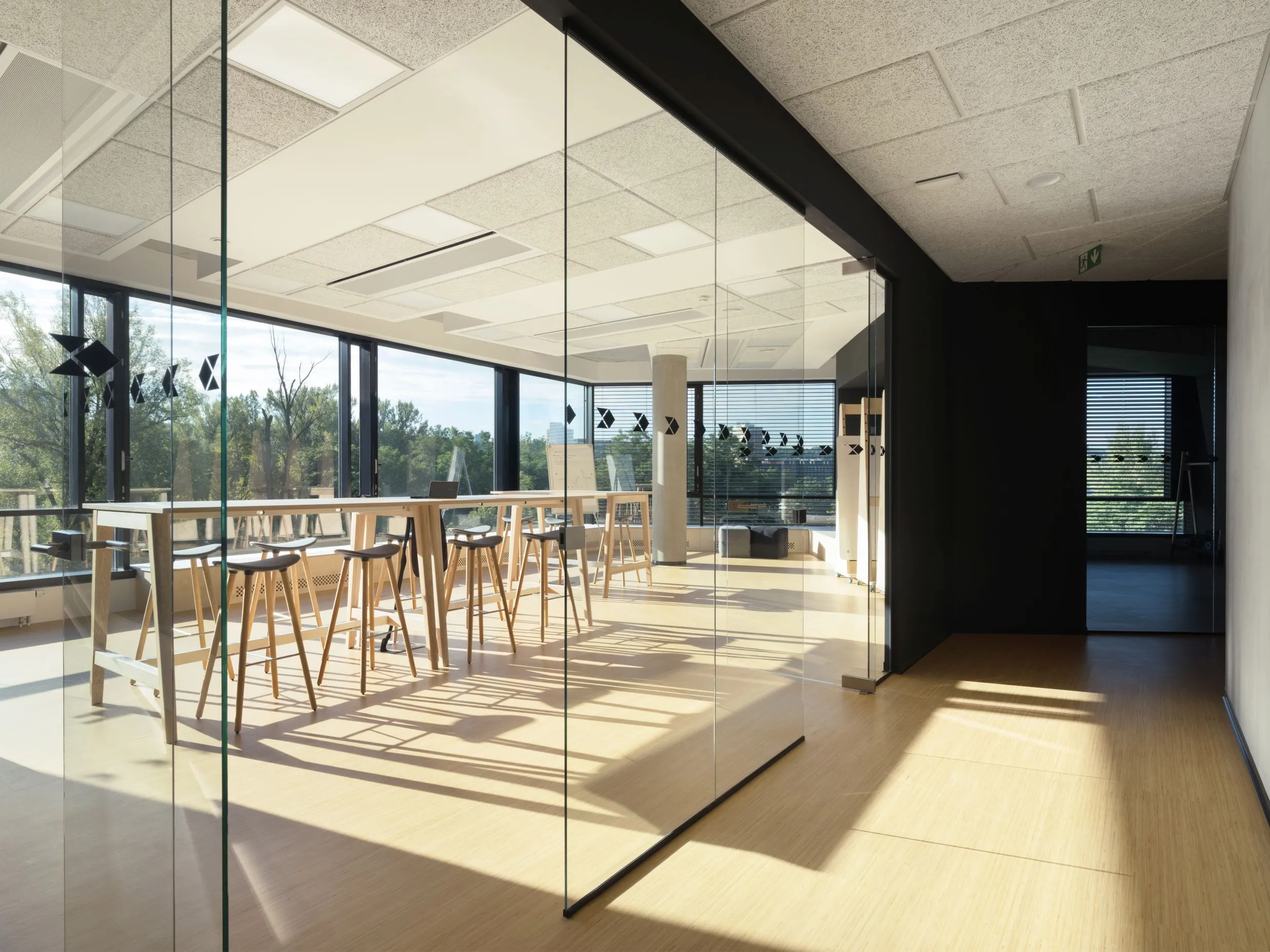 Moderní kancelář s designovým nábytkem - DT-Expert