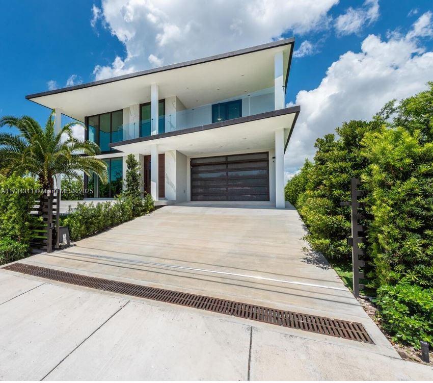7520 W Treasure Dr, North Bay Village FL 33141