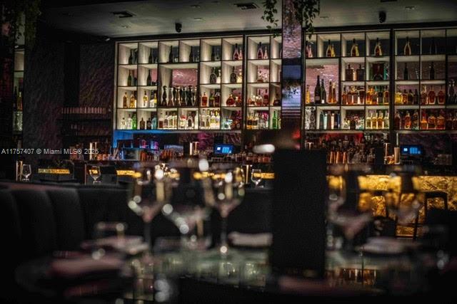 Washington Ave, Miami Beach FL 33139