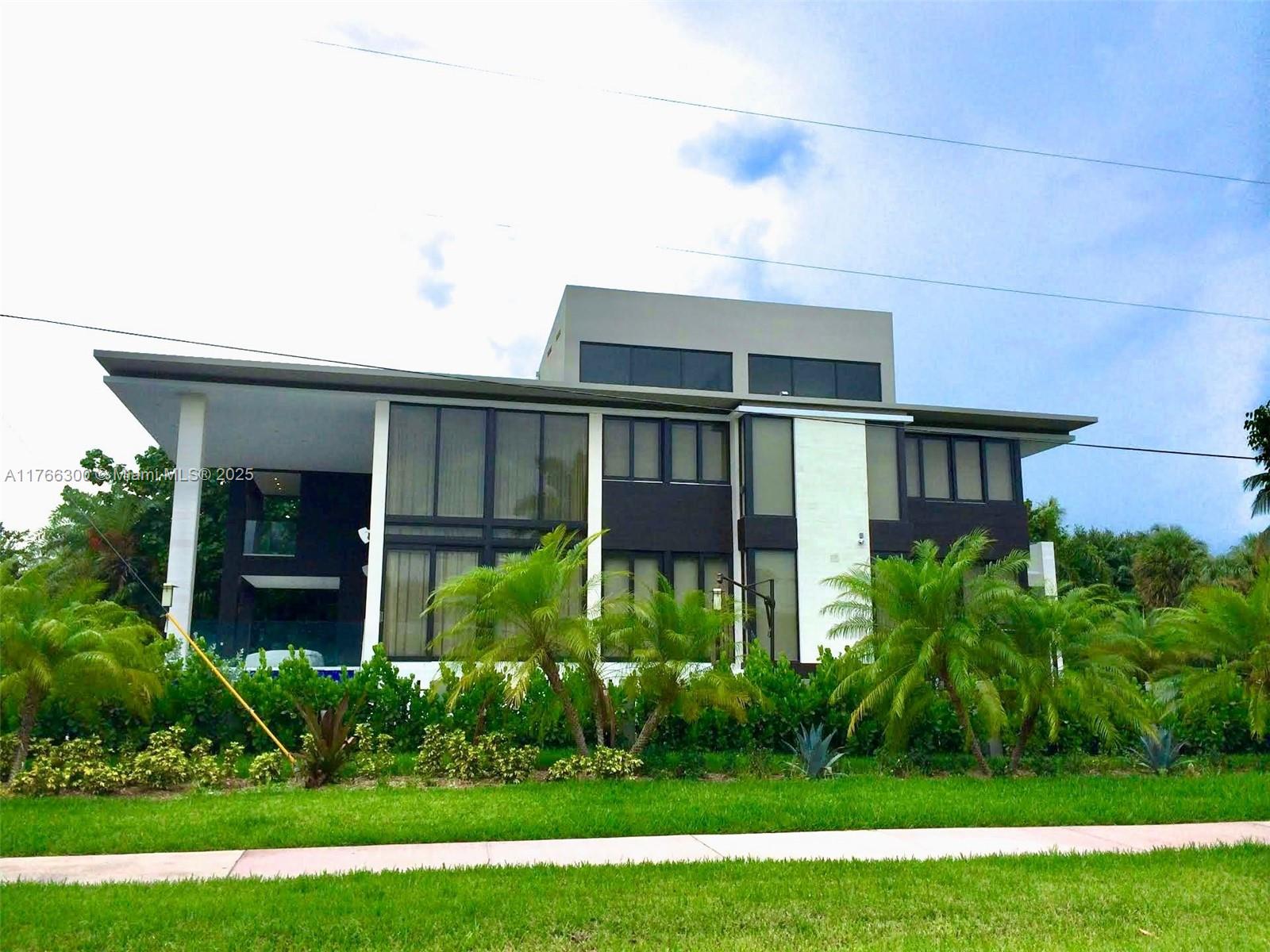 610 Harbor Cir, Key Biscayne FL 33149