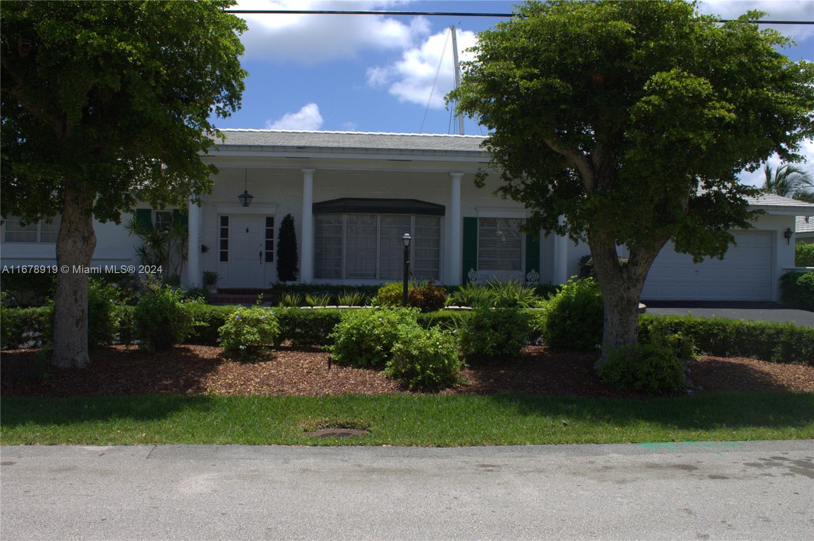 3440 NE 170th St, North Miami Beach FL 33160
