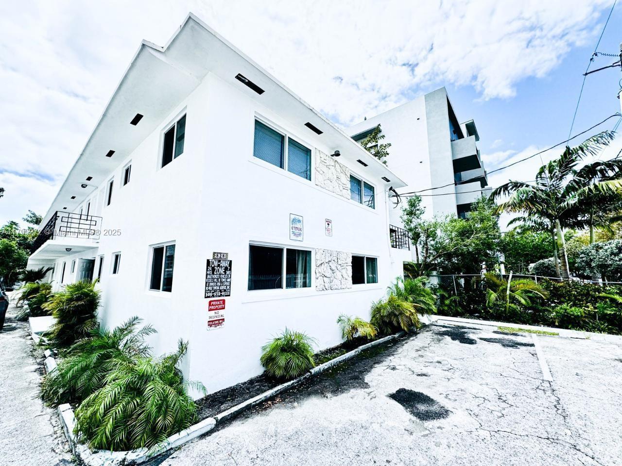 828 SW 2nd St, Miami FL 33130