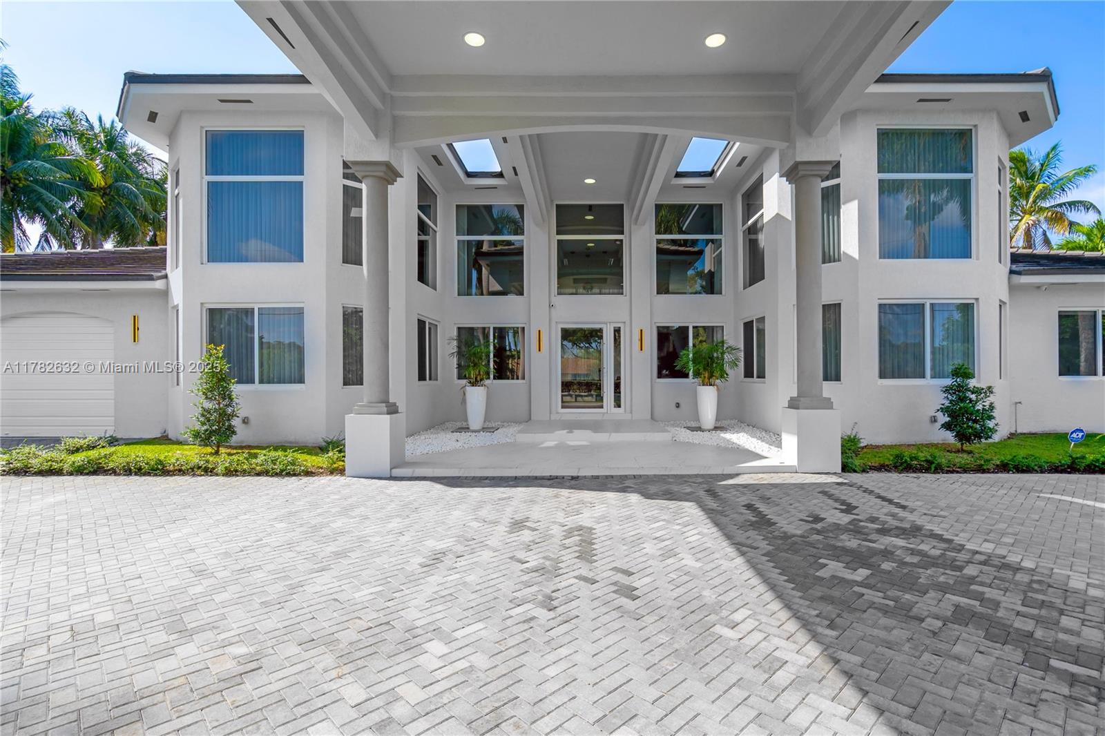 9928 NW 133rd St, Hialeah Gardens FL 33018