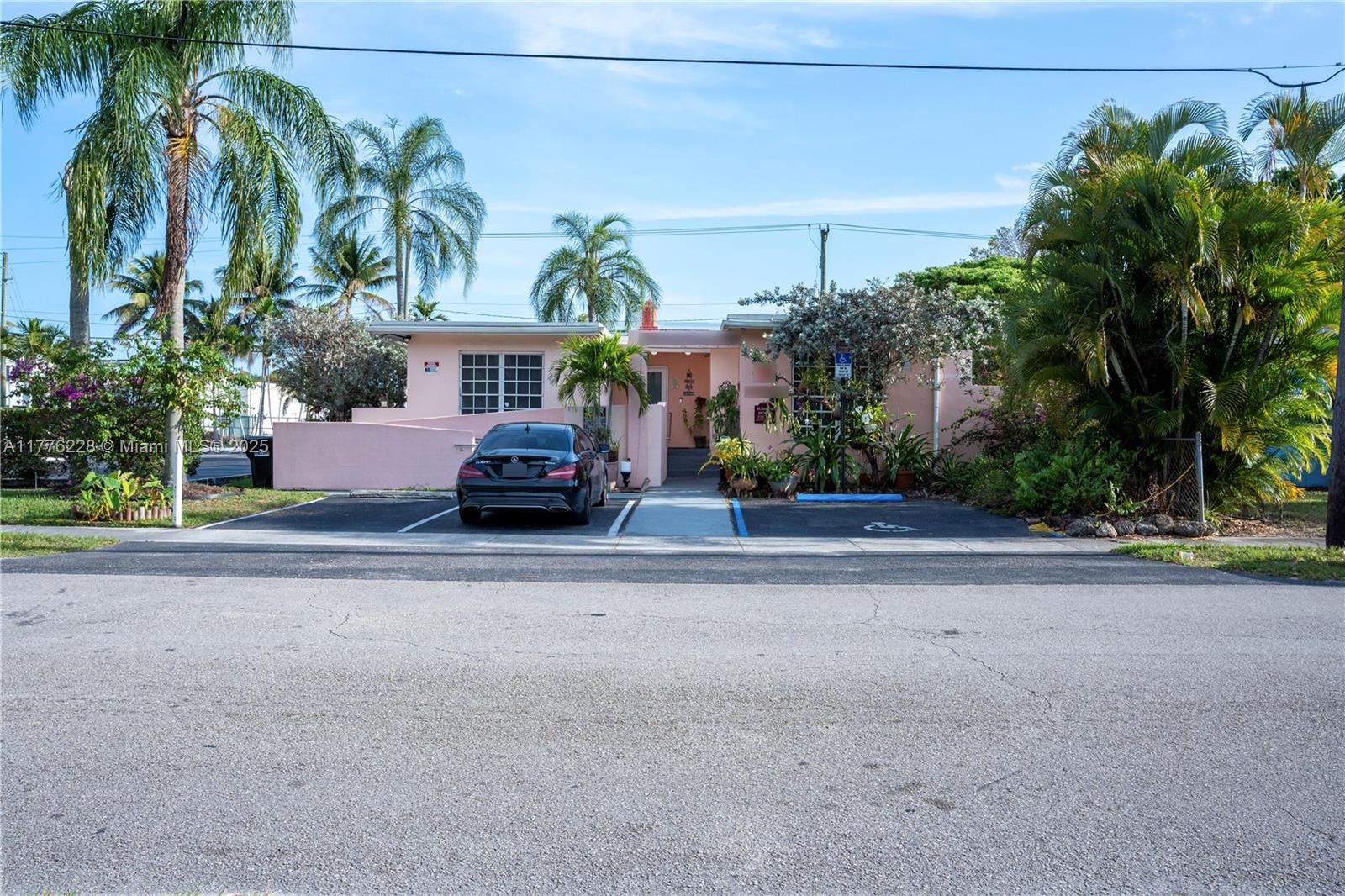980 NE 126th St, North Miami FL 33161