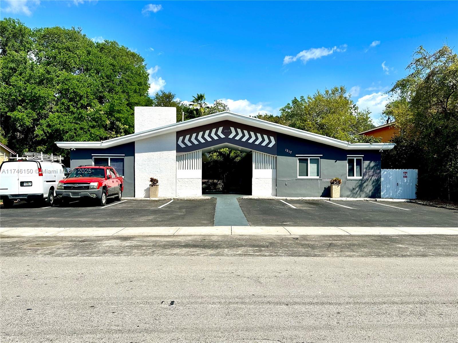 1217 NE 127th St, North Miami FL 33161