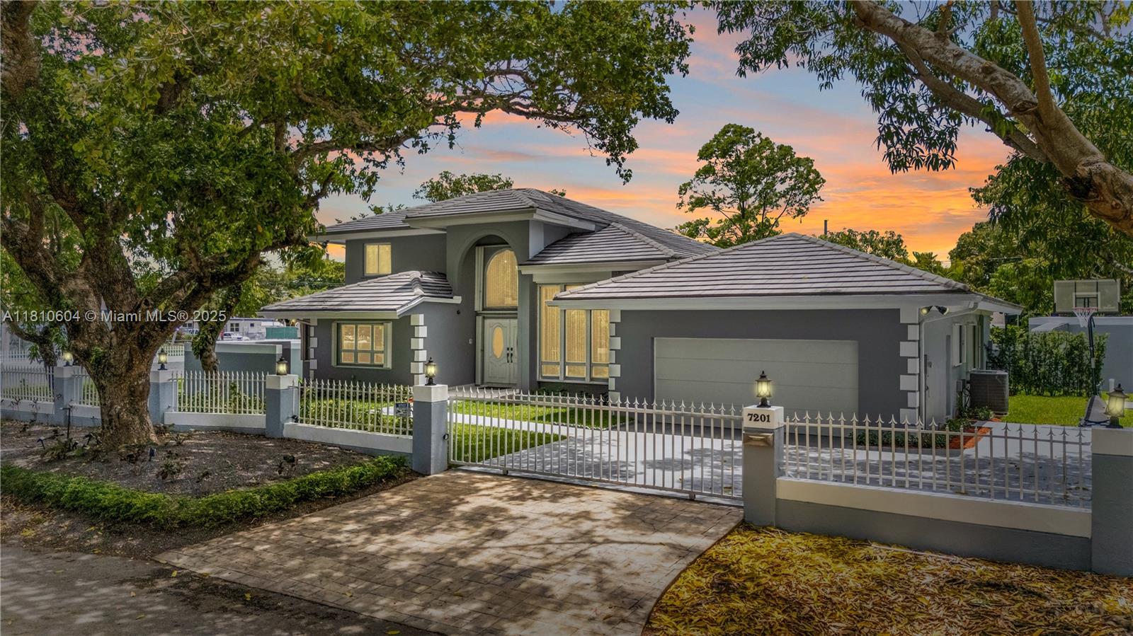 7201 SW 84th Pl, Miami FL 33143