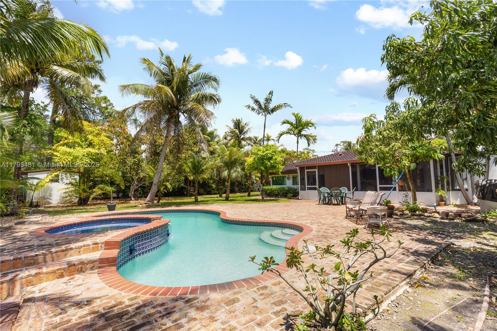 5644 SW 69th Ave, Miami FL 33143
