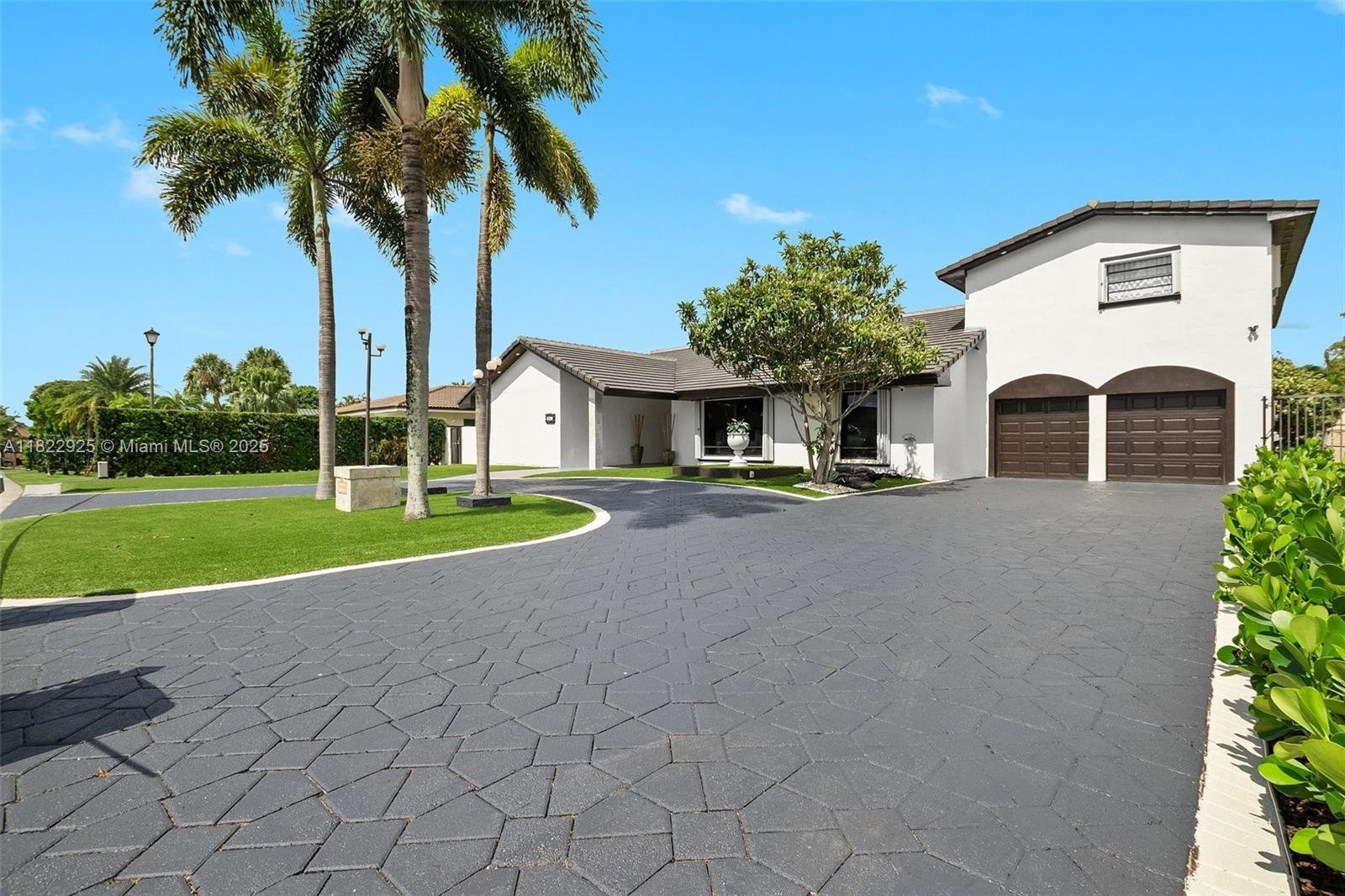 19510 W OAKMONT DR, Hialeah FL 33015