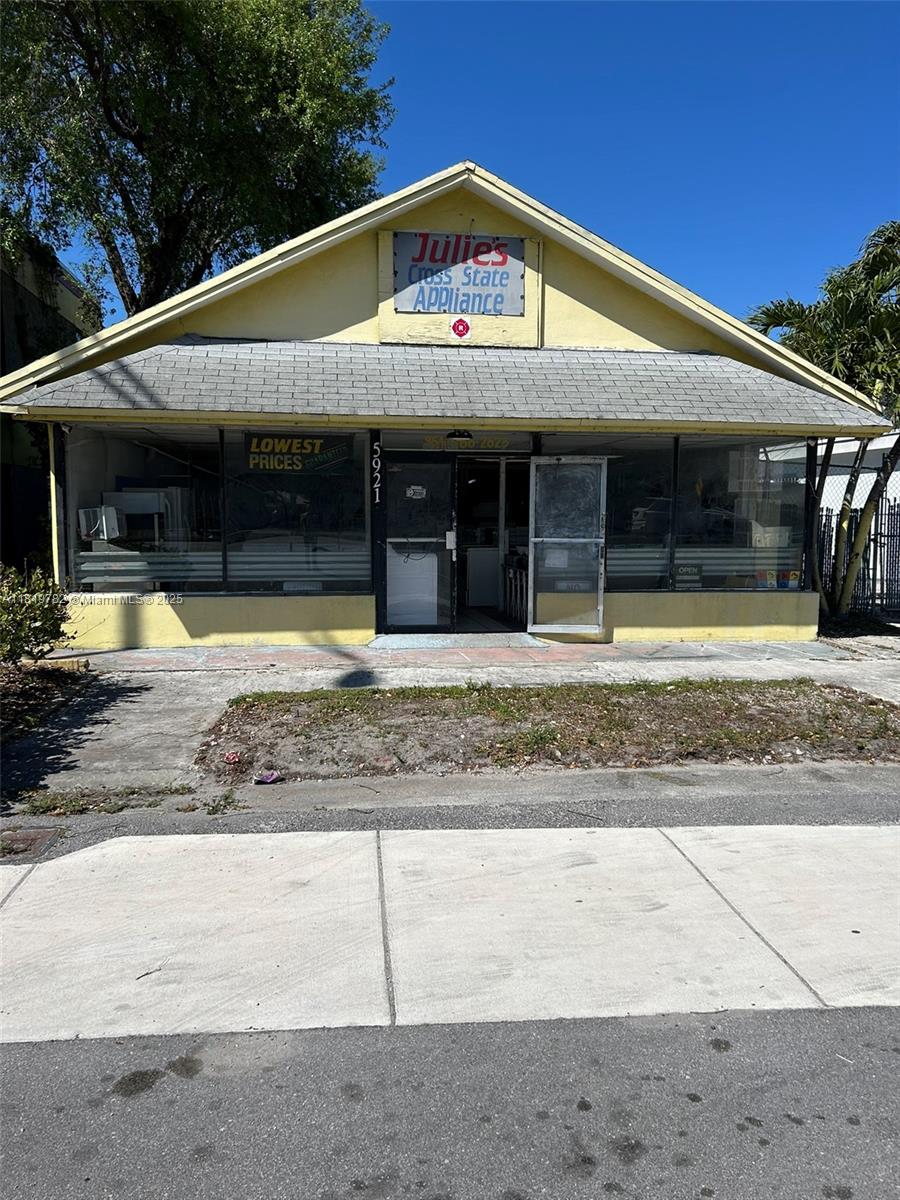 5921 W Hallandale Beach Blvd, West Park FL 33023