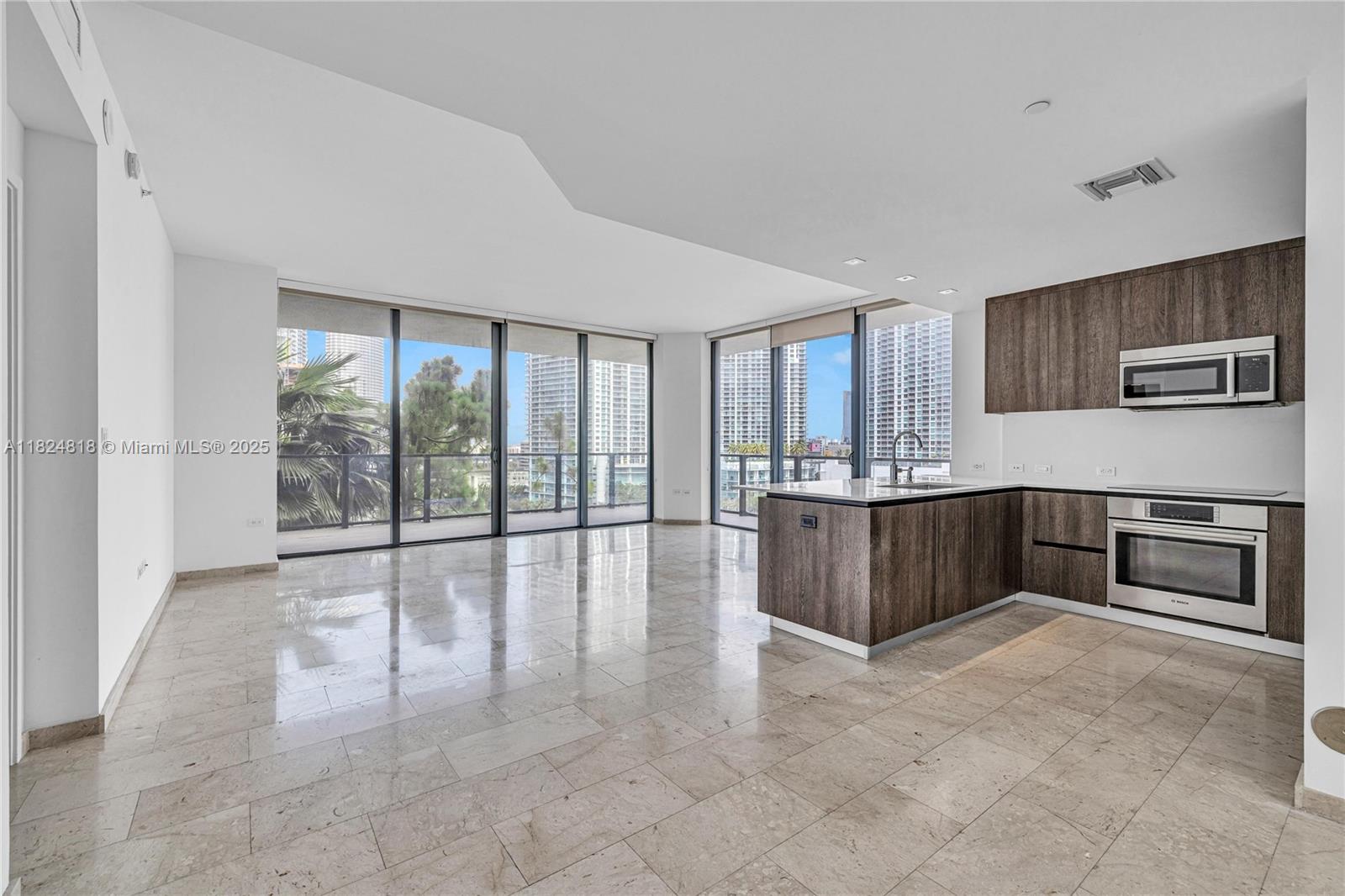 68 SE 6th St # 712, Miami FL 33131