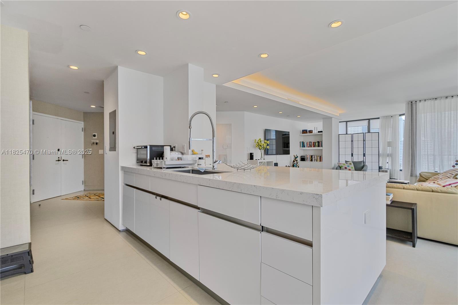 520 Brickell Key Dr # A1421, Miami FL 33131
