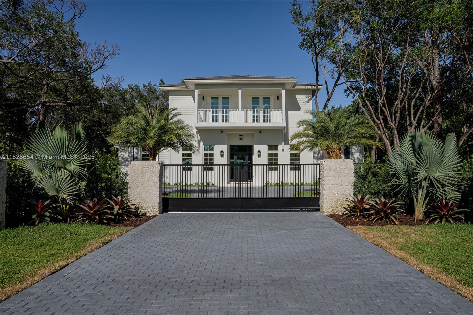 7605 SW 71st Ave, Miami FL 33143