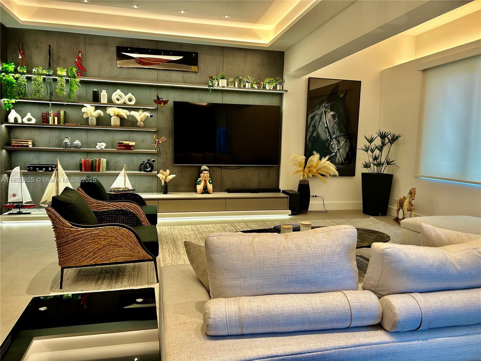 2301 Collins Ave, Miami Beach FL 33139