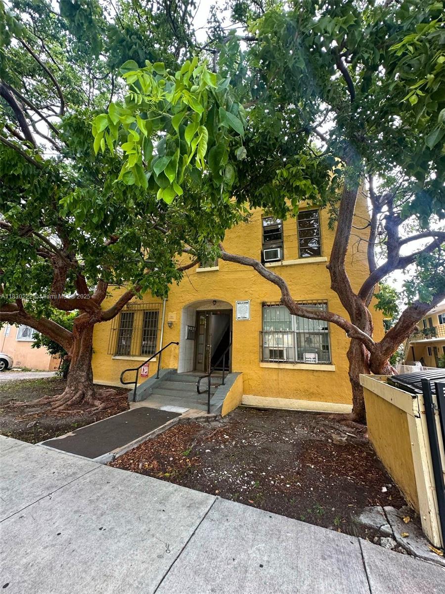 1631 NW 3rd St, Miami FL 33125