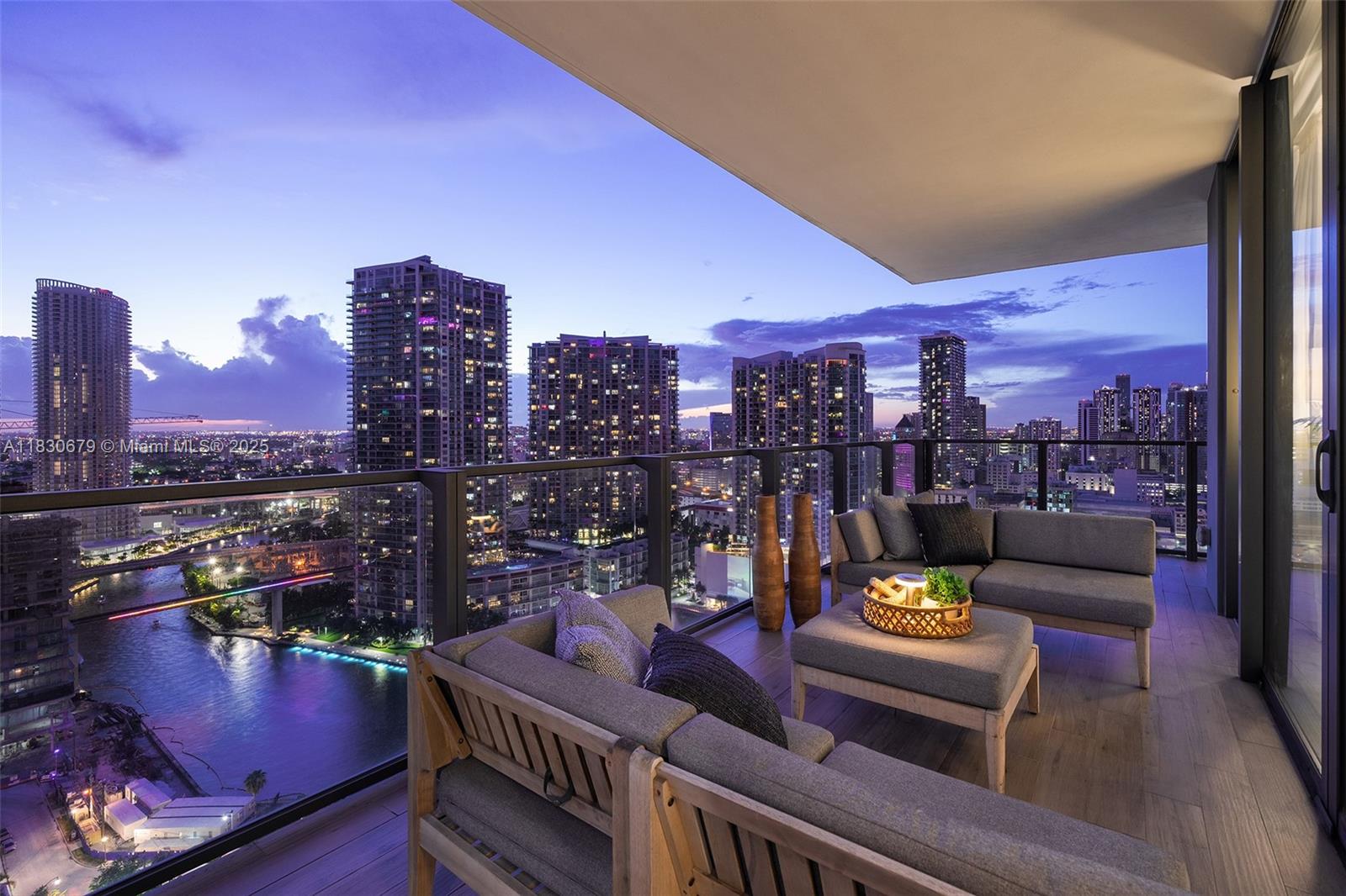 68 SE 6th St # 2512, Miami FL 33131