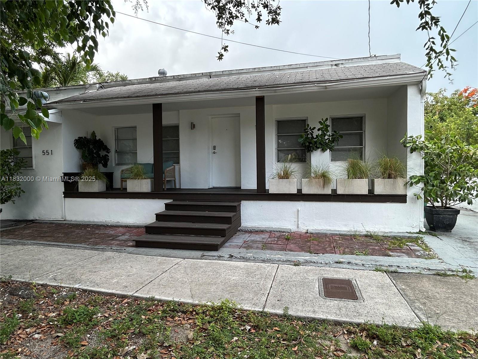 551 NW 41st St, Miami FL 33127