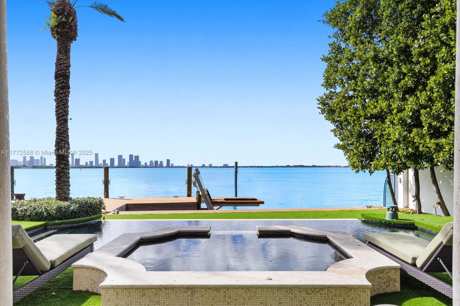 4340 N Bay Rd, Miami Beach FL 33140