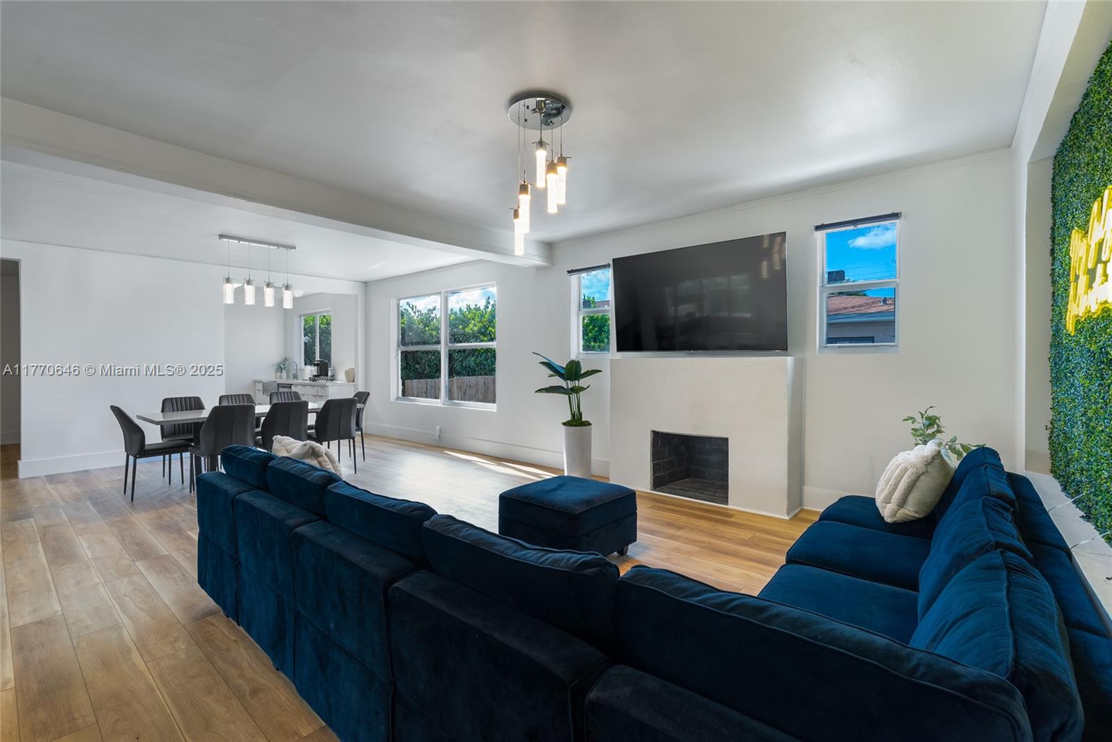 1114 SW 11th Ave, Miami FL 33129