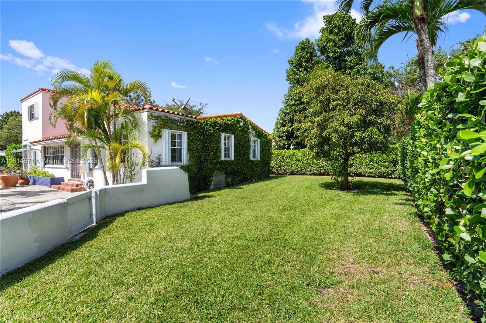 1105 NE 119th St, Biscayne Park FL 33161