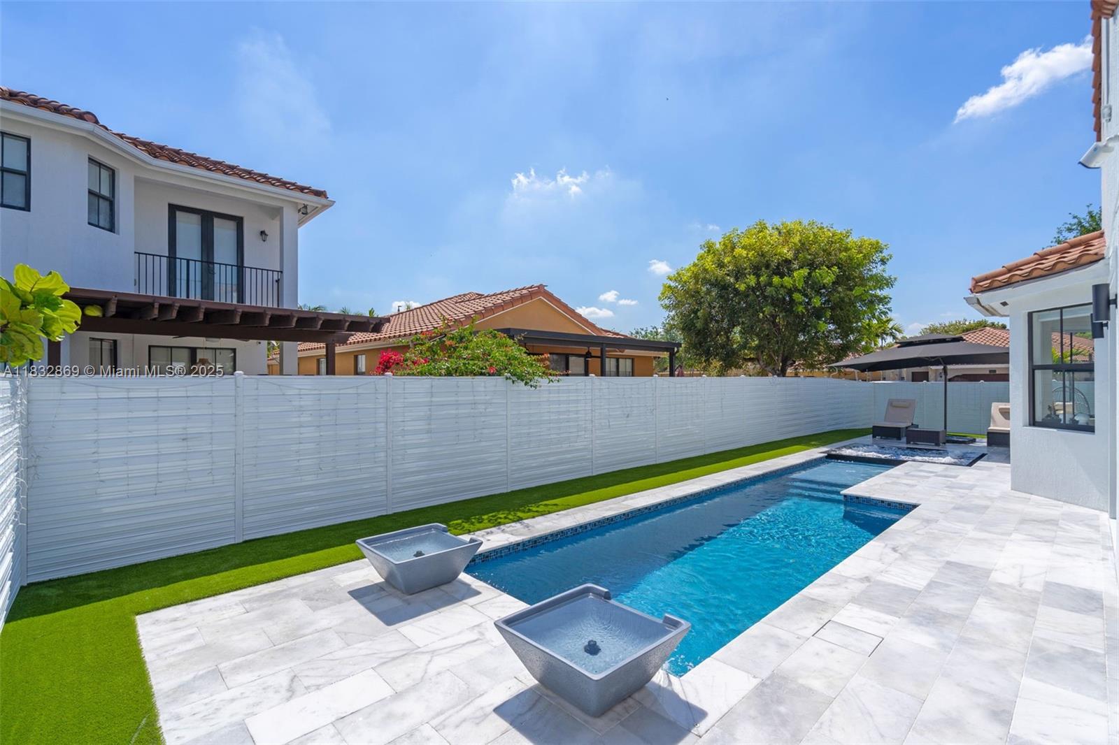 1005 NW 100 ave, Miami FL 33172