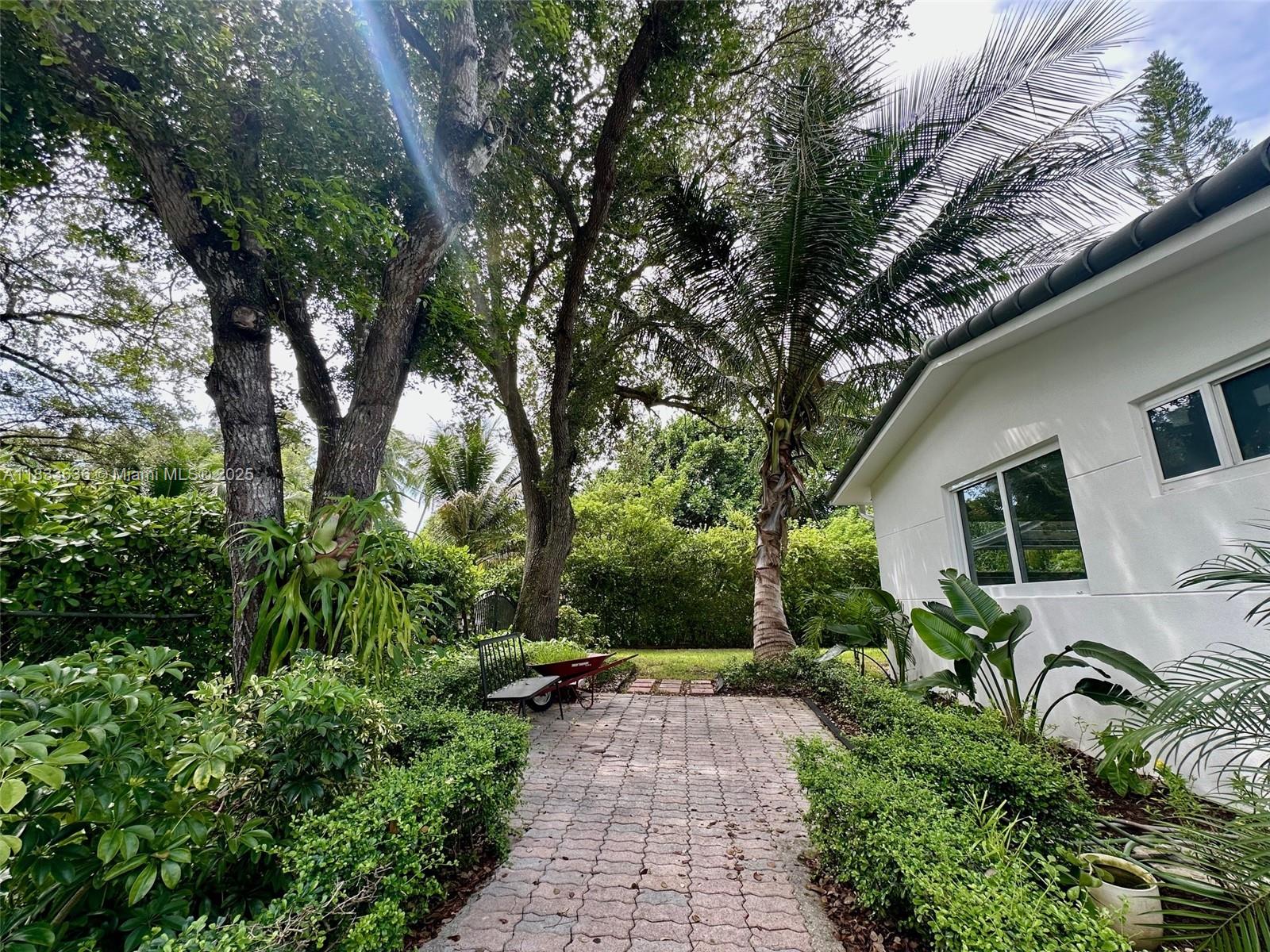 7650 SW 64th Ct, South Miami FL 33143
